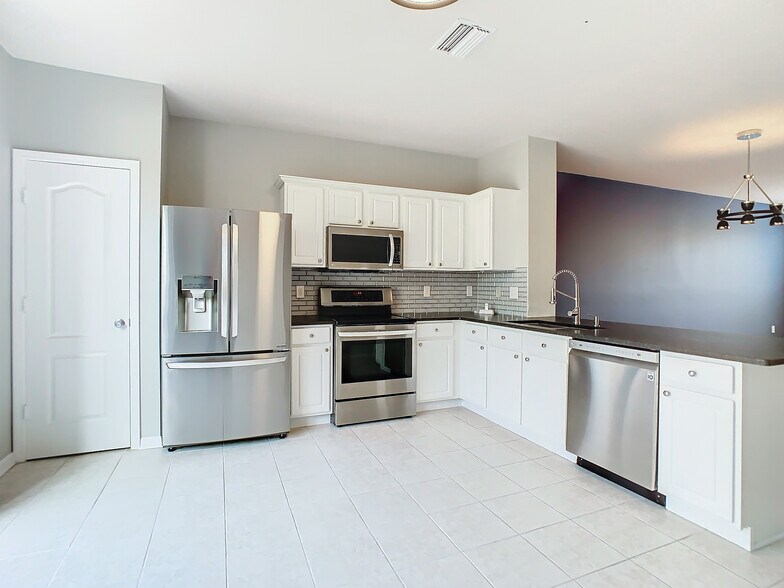 Building Photo - 5609 Gaspar Oaks Dr