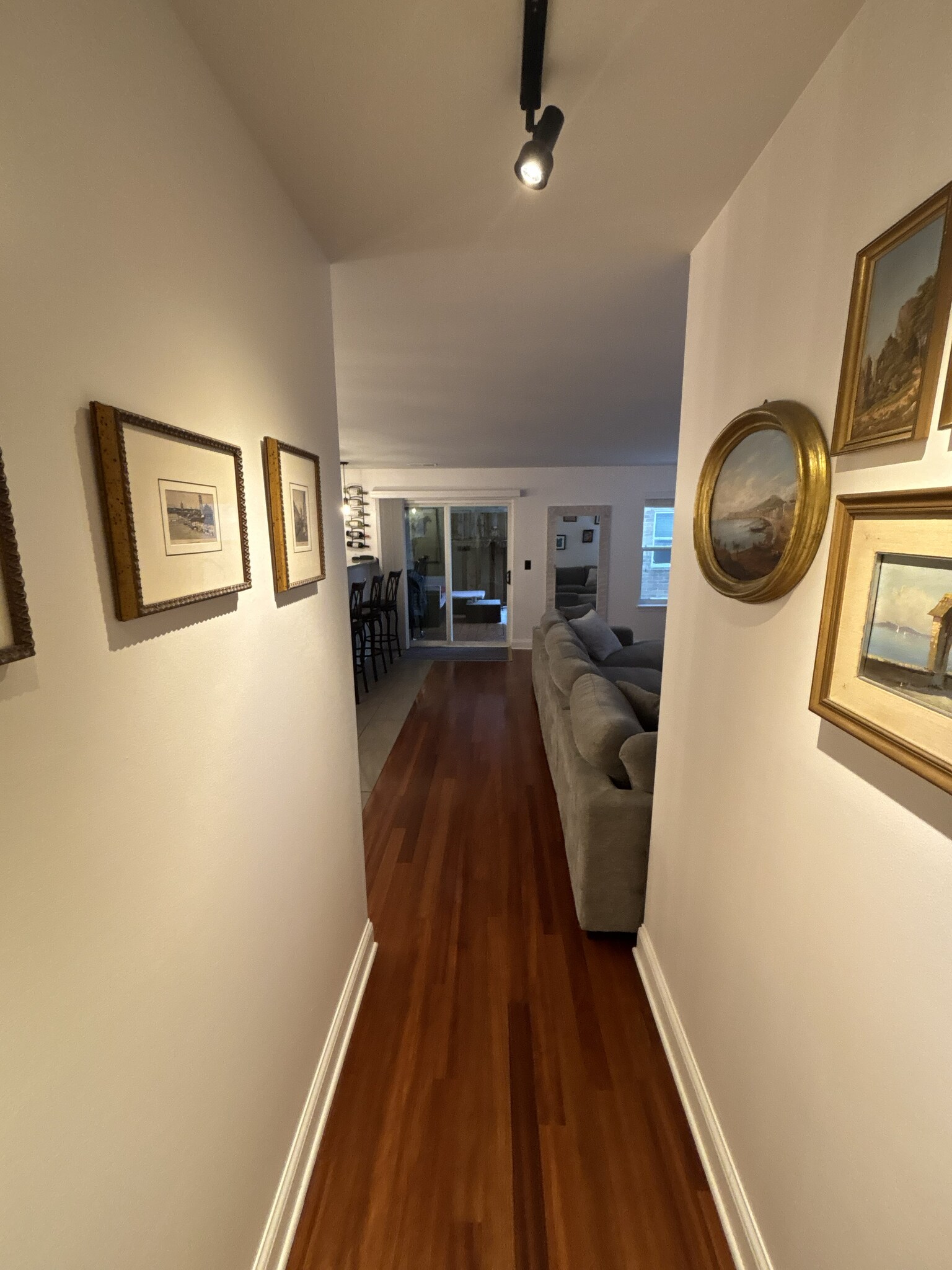 Building Photo - 1550 N Warren Ave