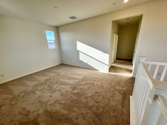 Building Photo - 5 Bedroom home with FULL MOTHER IN LAW SUI...