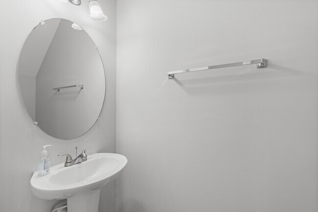 Building Photo - 5712 Clearbay Ln