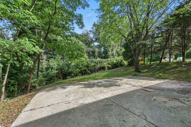 Building Photo - 3 Bedroom Pet Friendly Home For Rent Near Downtown Clarksville