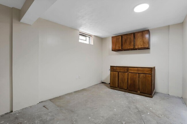 Building Photo - 5541 Mid Day Dr