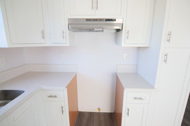 Building Photo - 1231 E 53rd St