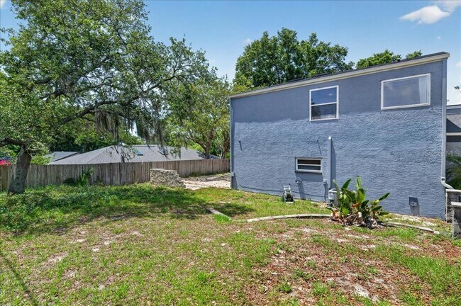 Building Photo - 2000 Brent Pl