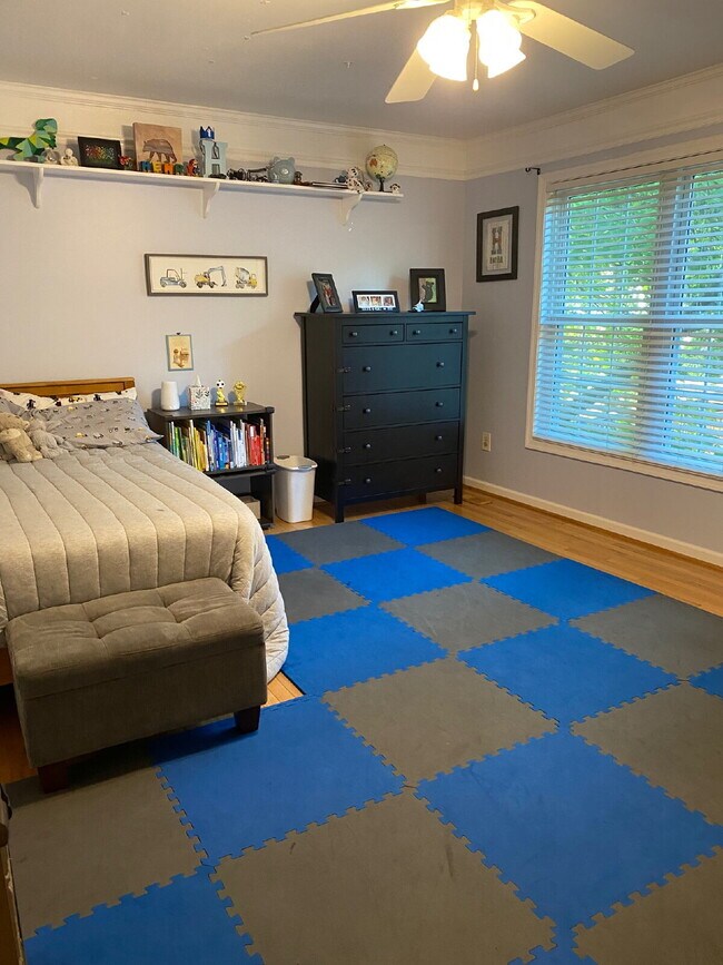 Building Photo - A Perfect Blend of Comfort and Convenience