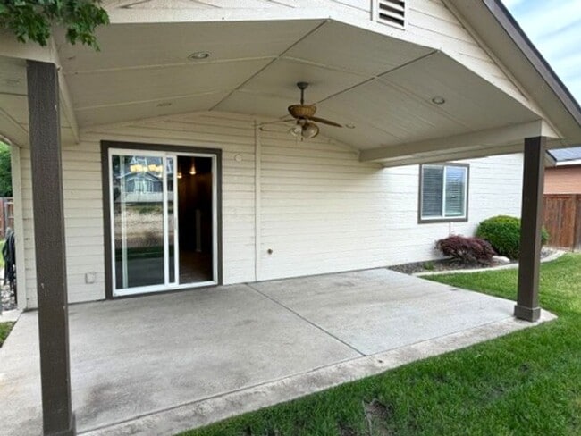 Building Photo - Beautiful 3 be 2 bath home with office in Meridian just off Locust Grove and Amity