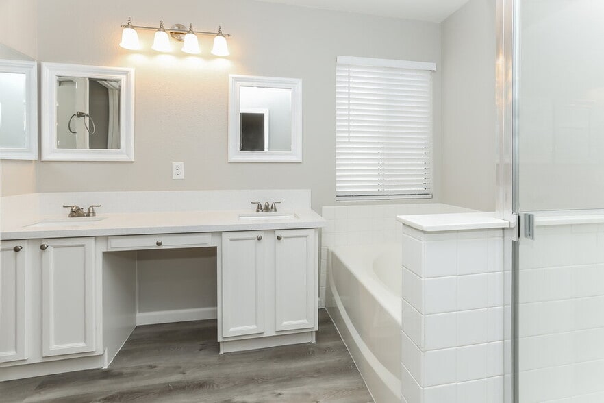 Building Photo - 5025 Frozen Springs Ct