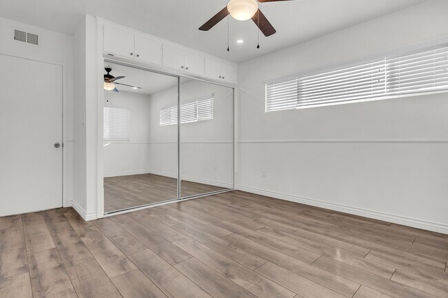Building Photo - 1621 W 122nd St