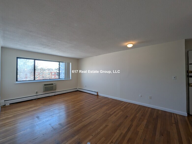 Building Photo - 122 Dustin St