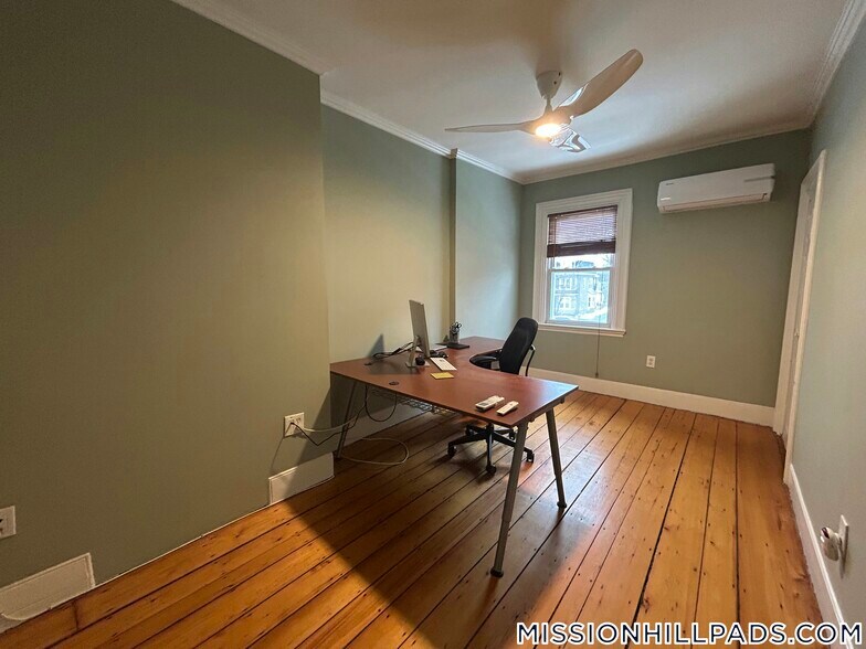 Building Photo - 1 Pickering Ave