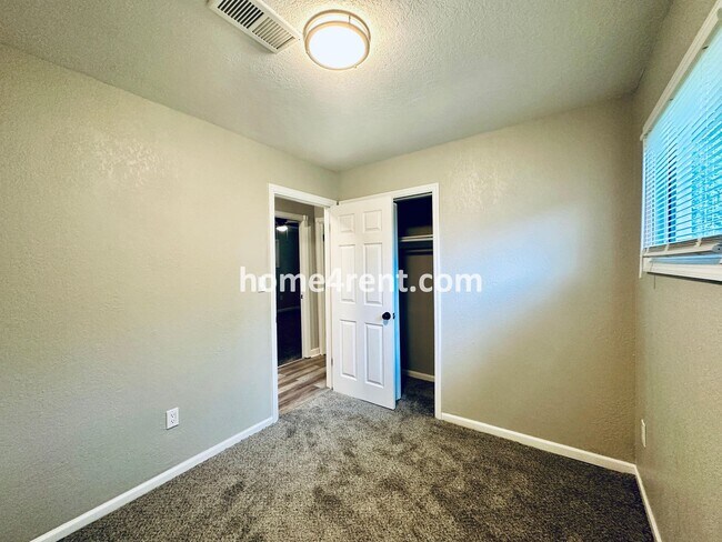 Building Photo - Lovely Three Bedroom Home in KCMO and an Updated Kitchen  w/ Granite and SS Appliances, including...