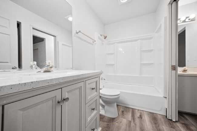 Building Photo - **NO SHOWINGS, APPLICATION HAS BEEN RECEIVED** $1795.00. One-Bedroom, and a 2nd Open Loft style r...