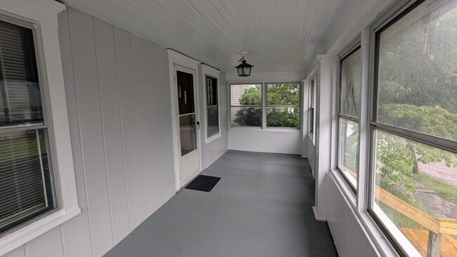 Building Photo - Charming 3-bedroom, 1-bathroom home locate...
