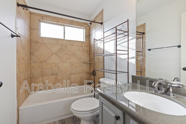 Building Photo - 208 Dove Run