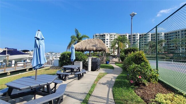 Building Photo - 660 Island Way
