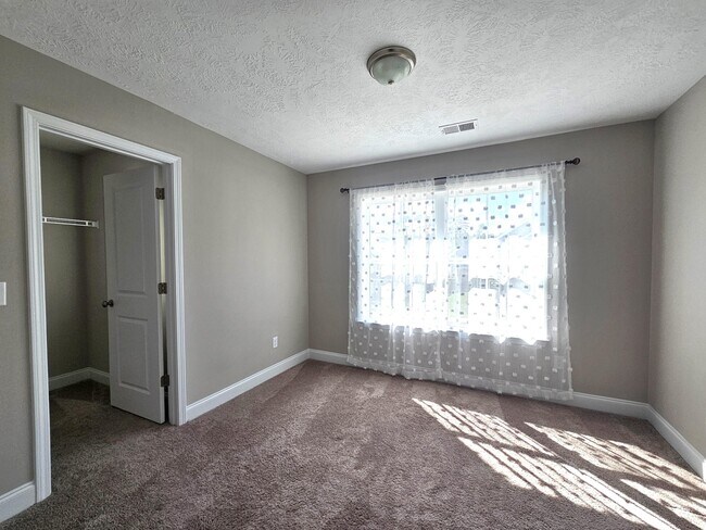 Building Photo - 710 Navan Ln