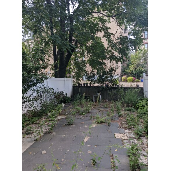 Building Photo - 7 Parkside Ct