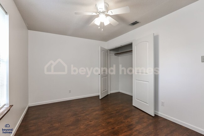 Building Photo - Updated 3BR Sherwood Home with Huge Fenced Yard