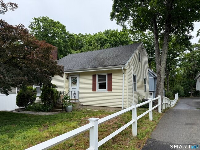 Building Photo - 17 Oenoke Pl