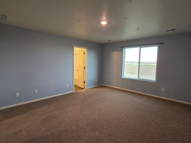 Building Photo - MASSIVE 5 Bedroom Home In Bennett!