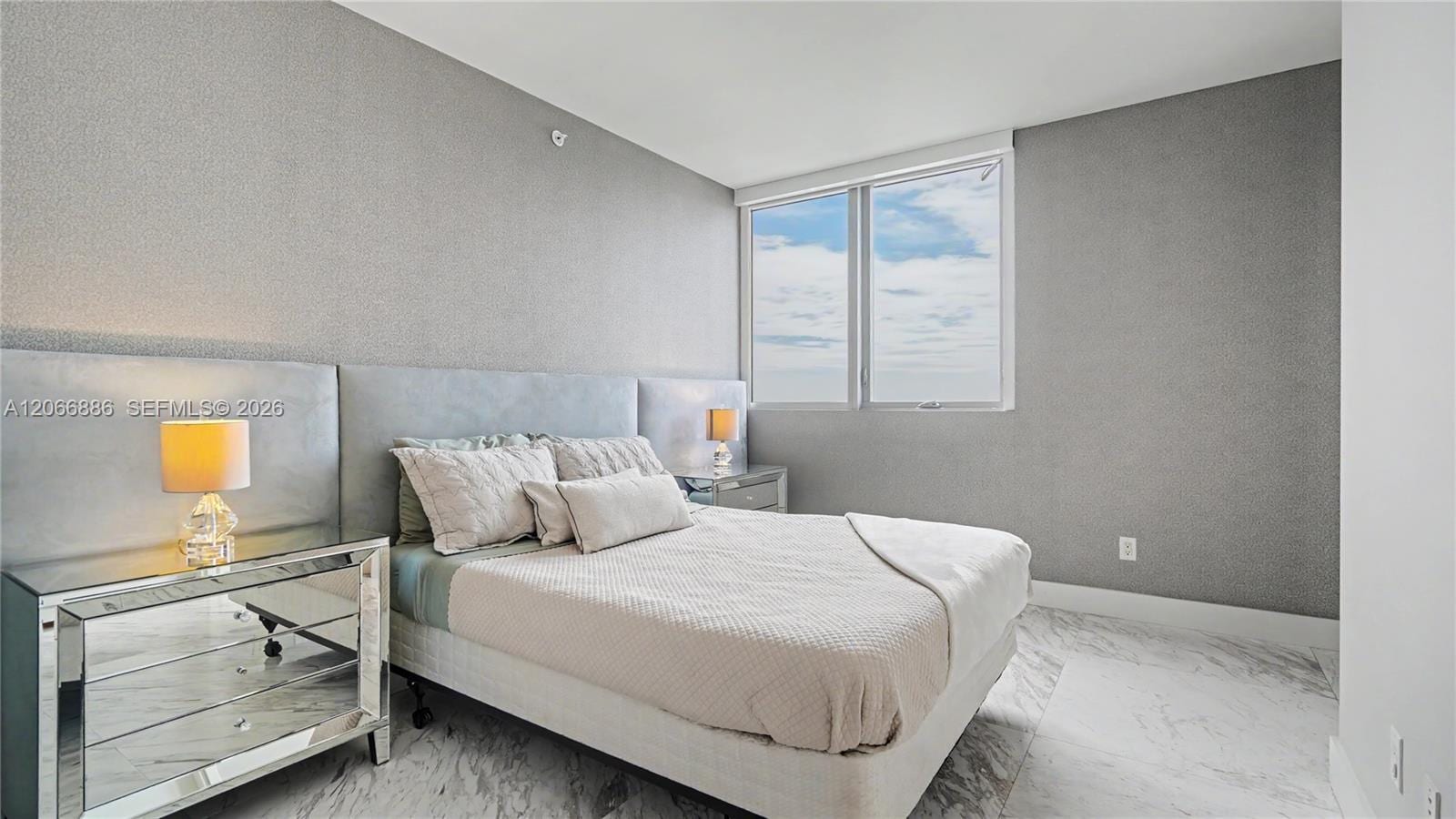 Building Photo - 1300 Brickell Bay Dr