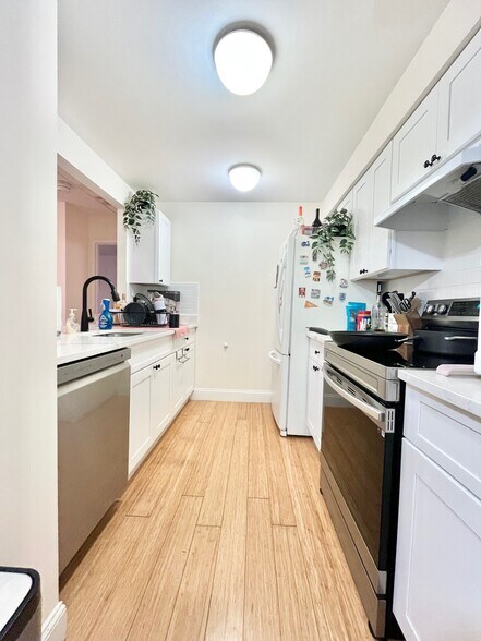 Building Photo - 6 Douglas Park