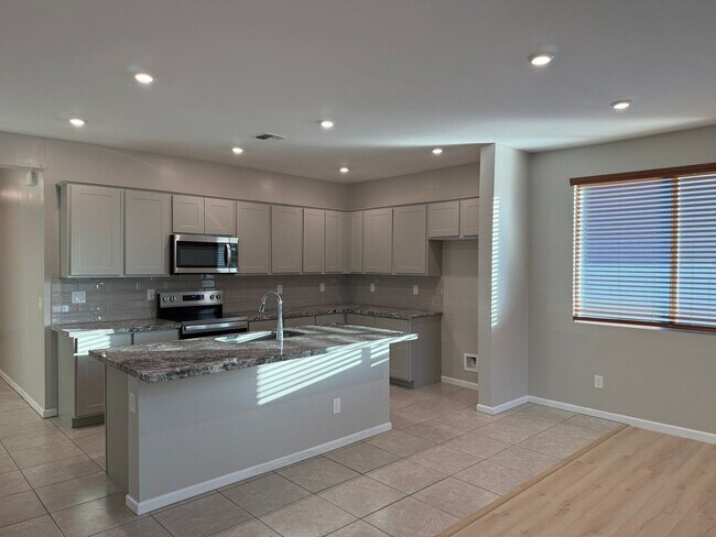 Building Photo - 2020 E Kansas Dr