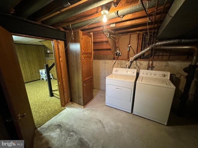 Building Photo - 172 Chapel Dr