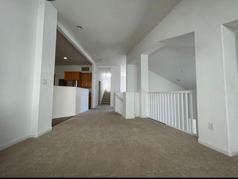 Building Photo - 672 Via Rialto