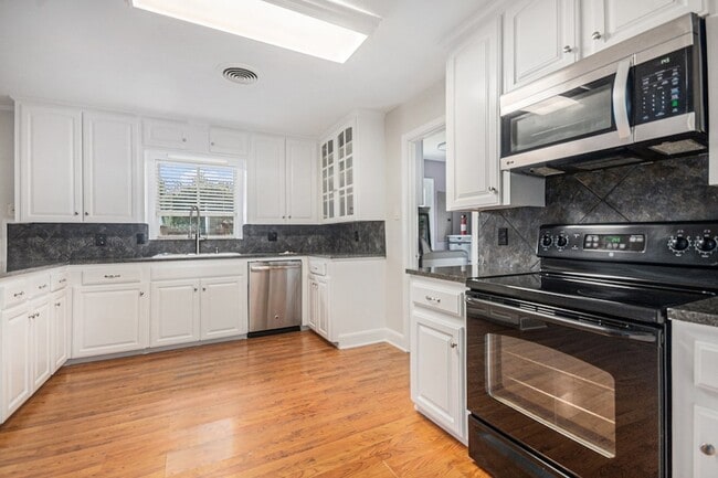 Building Photo - 12847 Memorial Dr