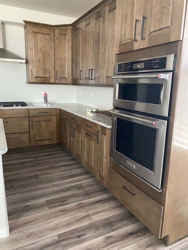 Building Photo - STUNNING 4 BED/4 BATH PATIO HOME IN FLYING HORSE!