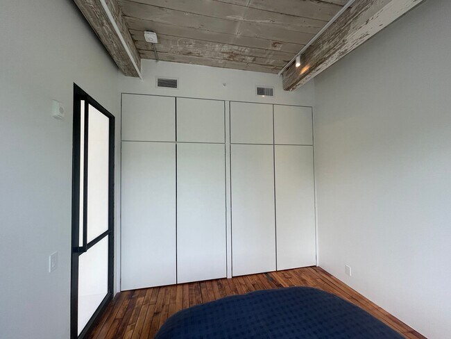 Building Photo - Historic Charm, Modern Luxury,  2 bedroom ...