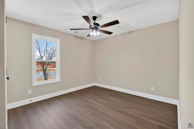 Building Photo - 213 Saraland Trl