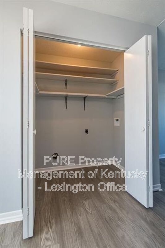 Building Photo - 304 Woodcross Pl