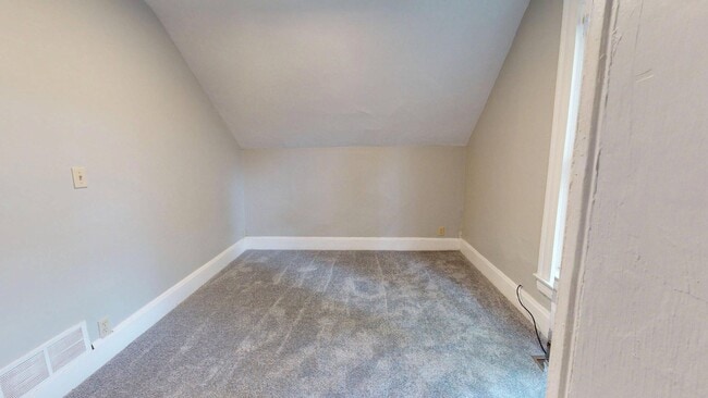 Building Photo - Madison/W.95th neighborhood : 3 bedroom/1 bath single family house available NOW.