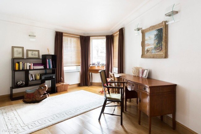 Building Photo - 42 W 12th St