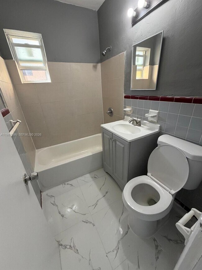 Building Photo - 16200 NE 19th Pl