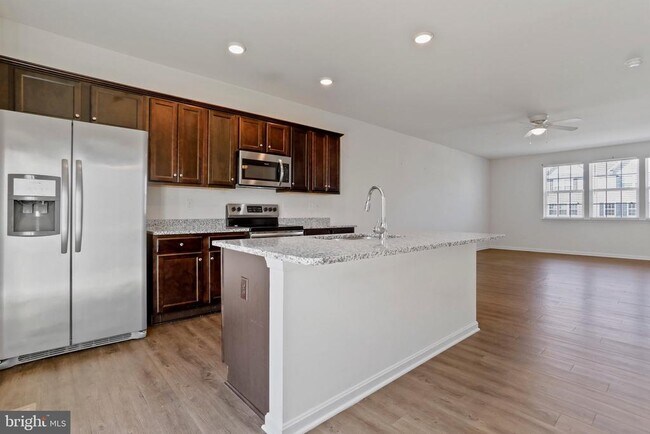 Building Photo - 273 Magellan Dr