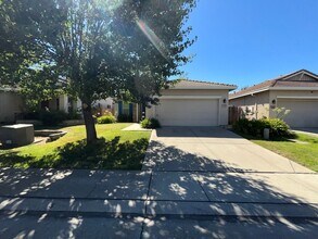 Building Photo - 3 Bed | 2 Bath | 1330SF | Tenant Pays $200...