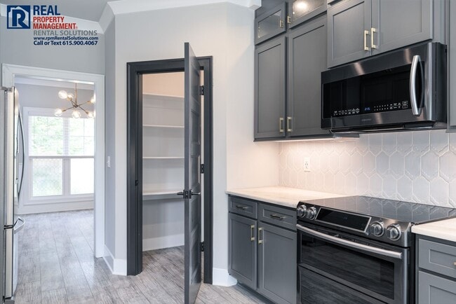 Building Photo - 3527 Pershing Dr