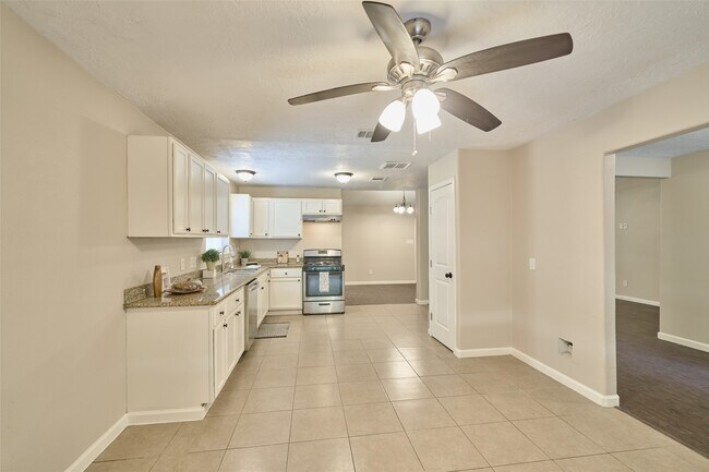 Building Photo - 24411 Pine Canyon Dr