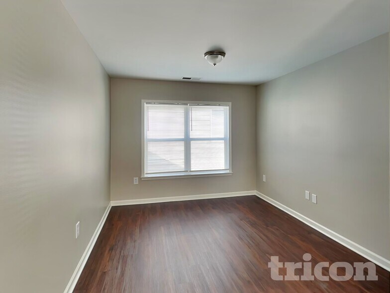 Building Photo - 10247 Hugue Way