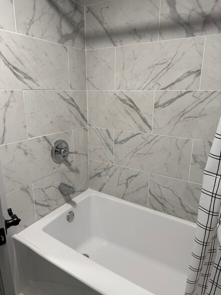 Building Photo - 613 Kirkland St