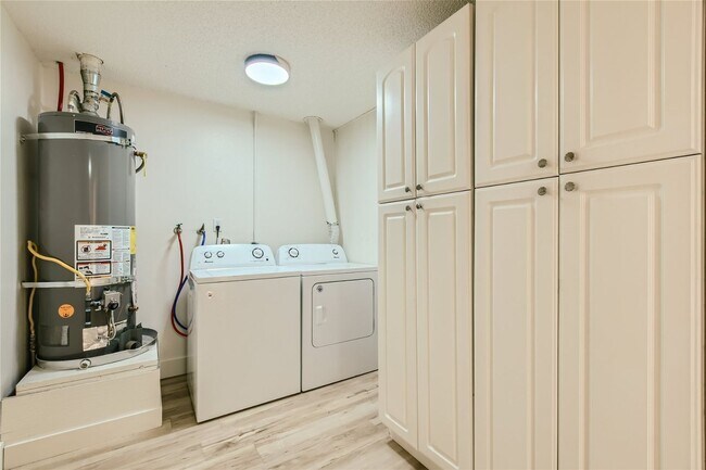 Building Photo - STUNNINGLY REMODELED Single Story Home wit...