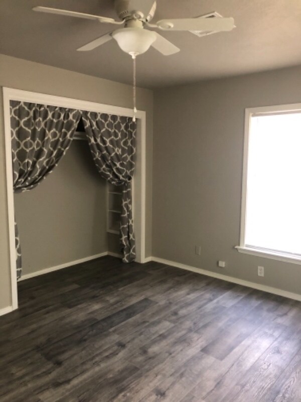 Building Photo - 1116 E Broadway St