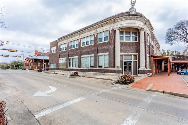 Primary Photo - 103 Historic Town Square