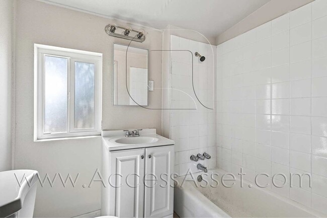 Building Photo - Cozy 1 Bed/1 Bath Duplex Home With Amazing Mountain Views In Barstow!