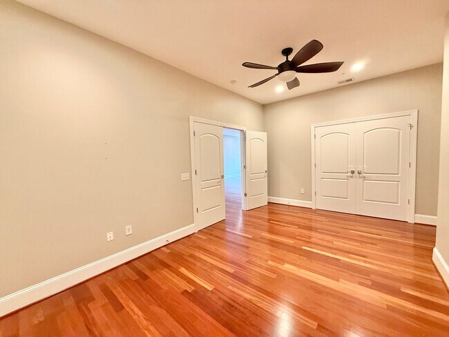 Building Photo - Luxurious Downtown Raleigh Condo with High...