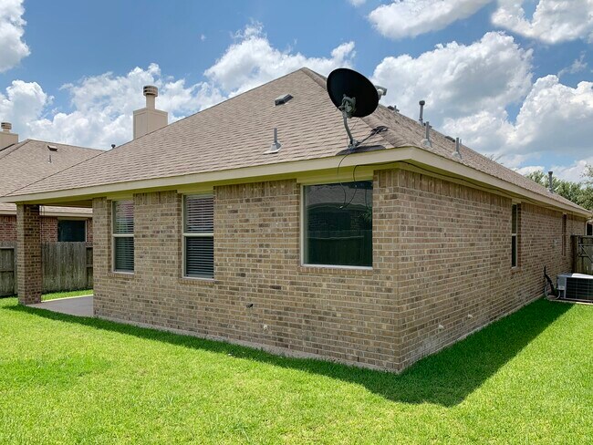 Building Photo - 24510 Avellino Ct