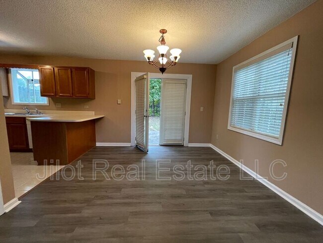 Building Photo - 1048 Hillsborough Chase NW